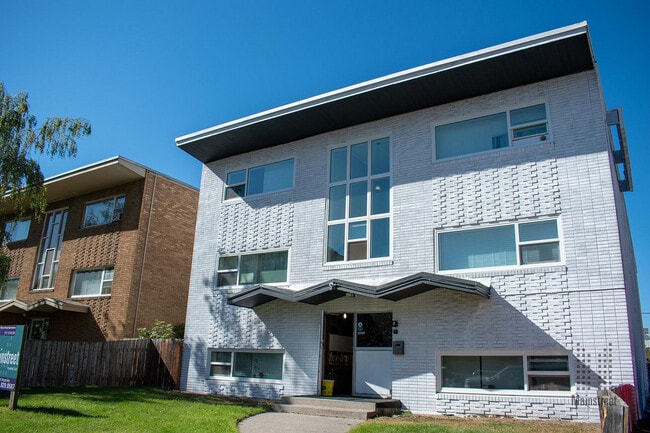 Building Photo - 1711 Mount Royal Apartments