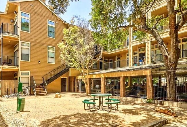 Building Photo - 2802 Nueces St