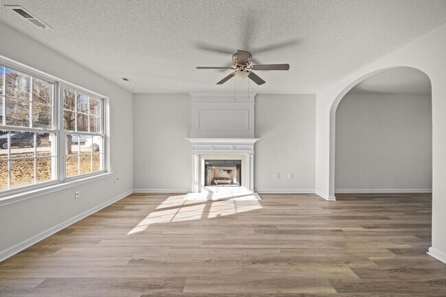 Foto del edificio - Updated 3BR Home with Garage, Pet Friendly!