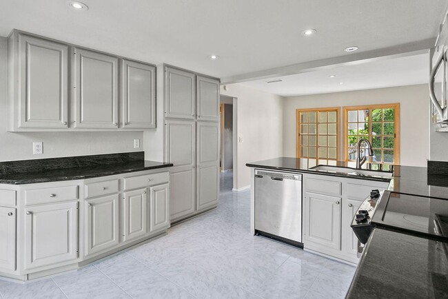 Foto del edificio - Spacious Huntington Beach Townhome