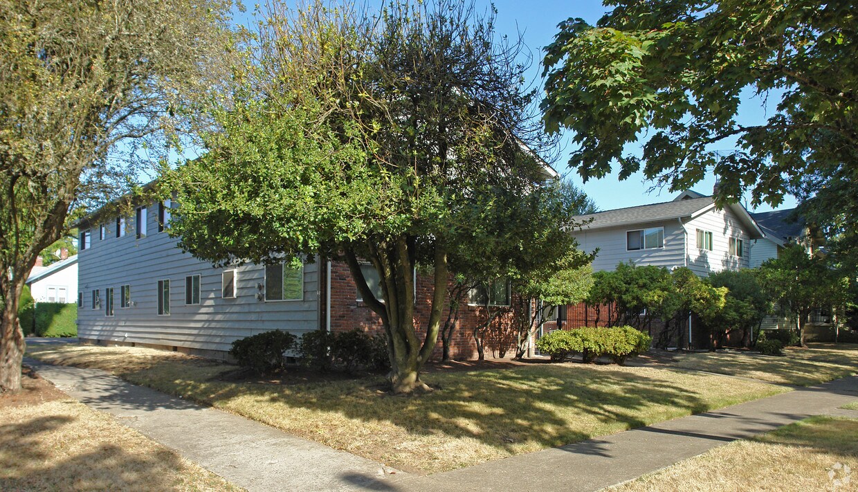 Foto del edificio - 1009-1011 5th St NE