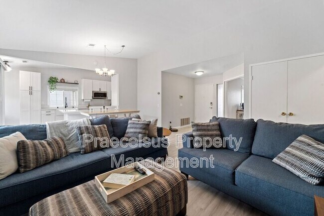 Building Photo - 2039 Waterbury Dr