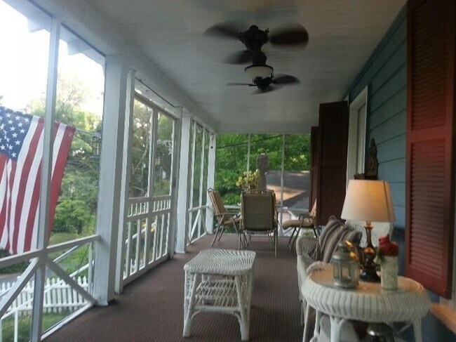 Building Photo - 15 Roseway Cir