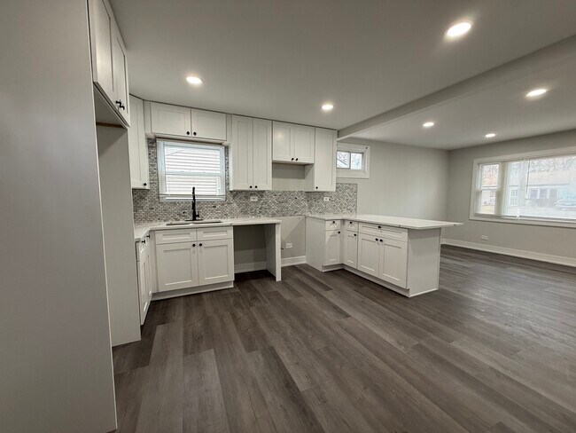 Building Photo - 16752 Artesian Ave