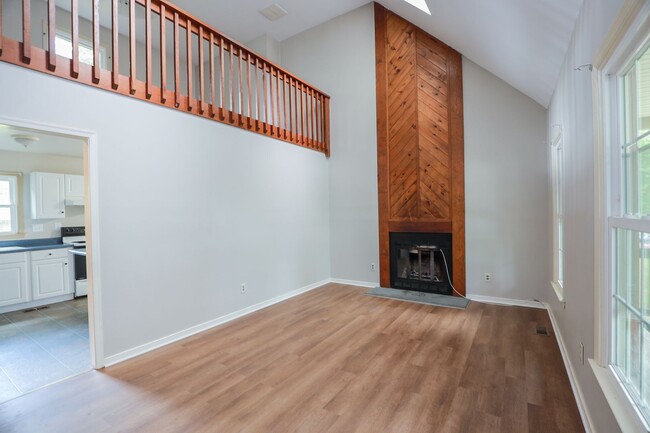 Foto del edificio - -- Available Now!  Spacious 4 Bed 2 Bath C...