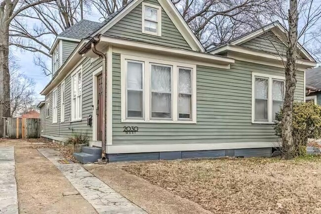 Foto del edificio - 2030 Young Ave