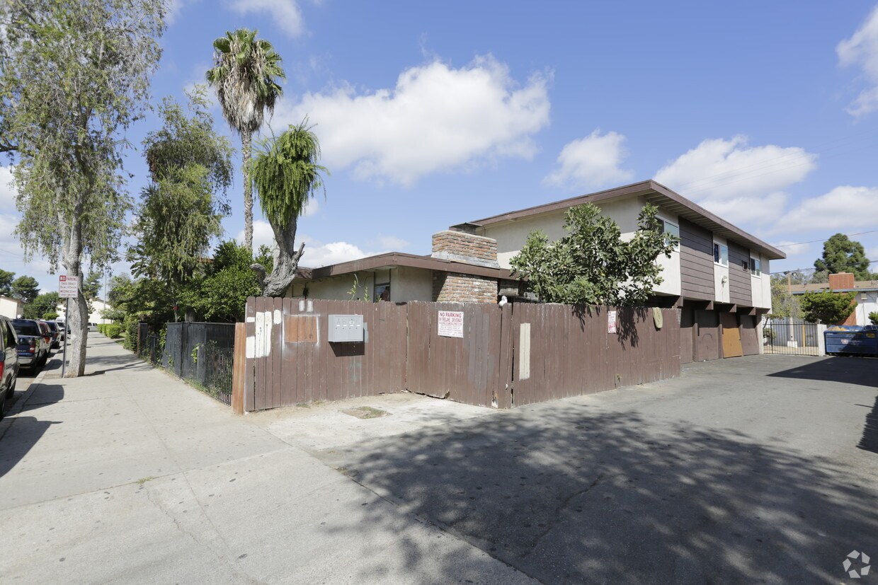 Primary Photo - 2157 W Brownwood Ave