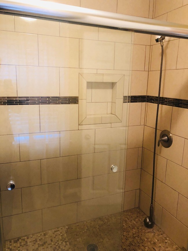 Building Photo - 120 Ivy St