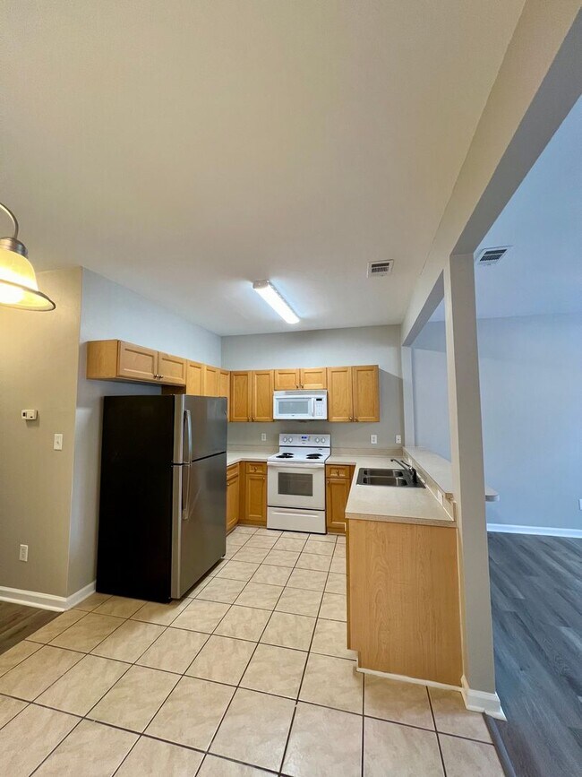 Foto del edificio - Location, Location! Completely Remodeled S...