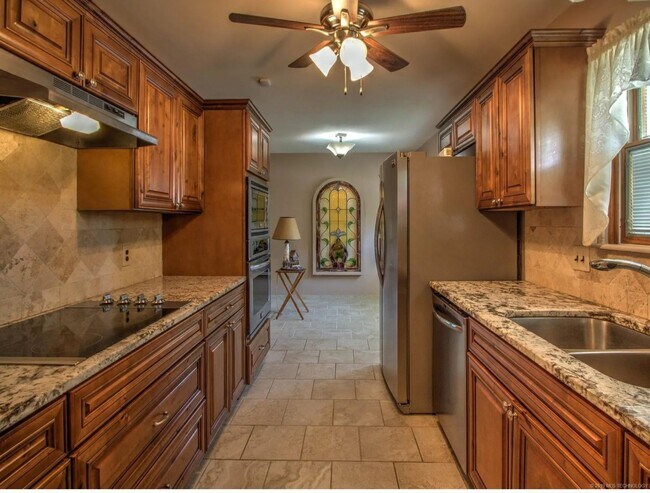 Foto del edificio - 3 bed 2 Bath, 2 car garage!