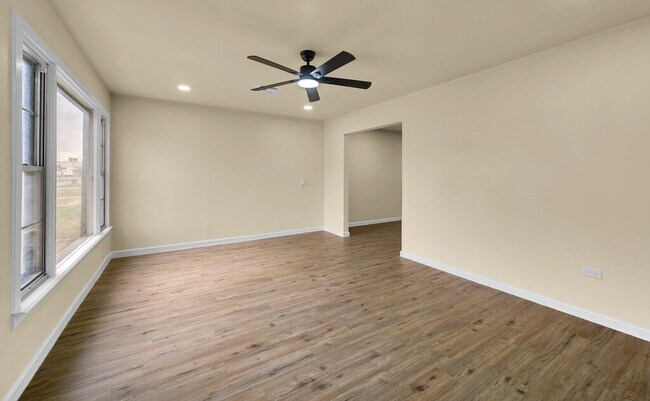 Foto del edificio - 3225 Edmond Ave