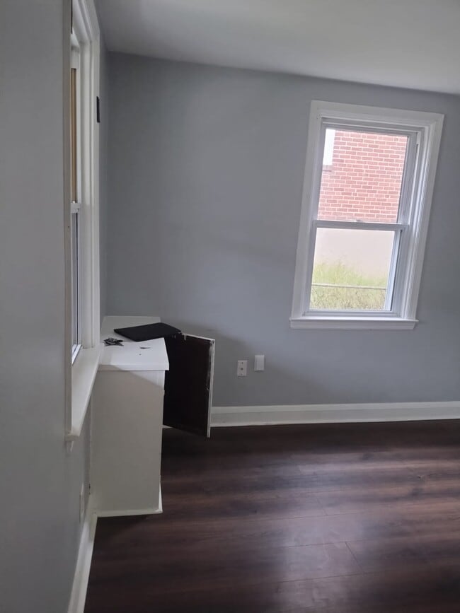 Foto del edificio - 2737 Bookert Dr