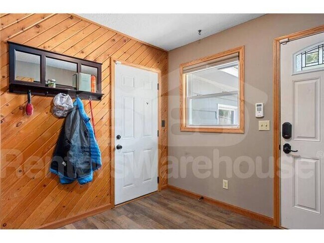 Foto del edificio - Very well maintained 4 bed 2 bath Blooming...