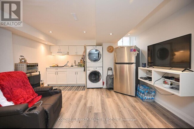 Photo du bâtiment - 1244 Robson Crescent