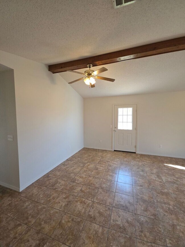 Foto del edificio - 817-825 West 12th St.