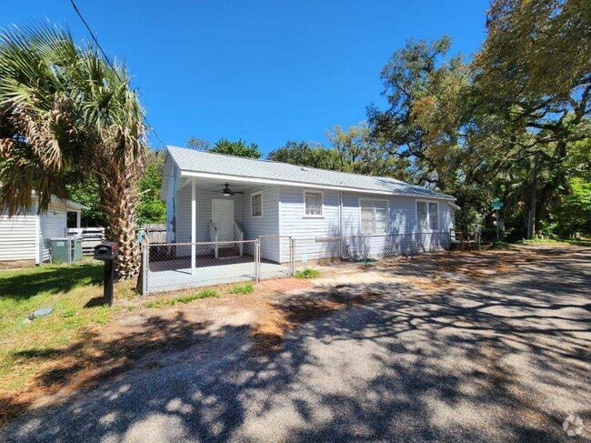 Building Photo - 6 Odess Ln
