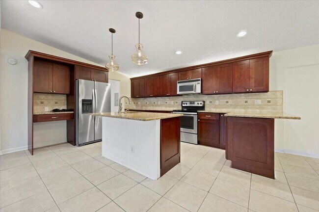 Foto del edificio - 16087 Cornwall Dr E