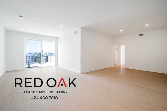 Building Photo - 856 S Gramercy Dr