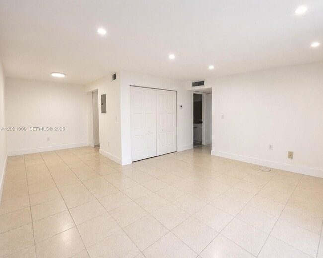 Foto del edificio - 7160 Fairway Dr
