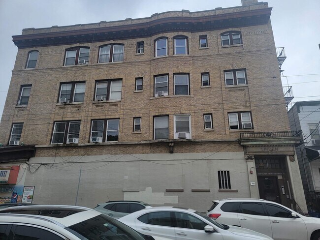 Foto del edificio - 100 Linden Ave