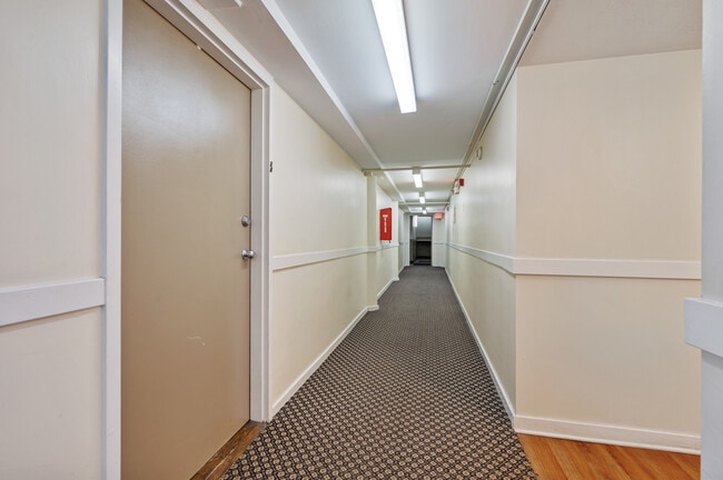 Building Photo - 5424 Fifth Ave