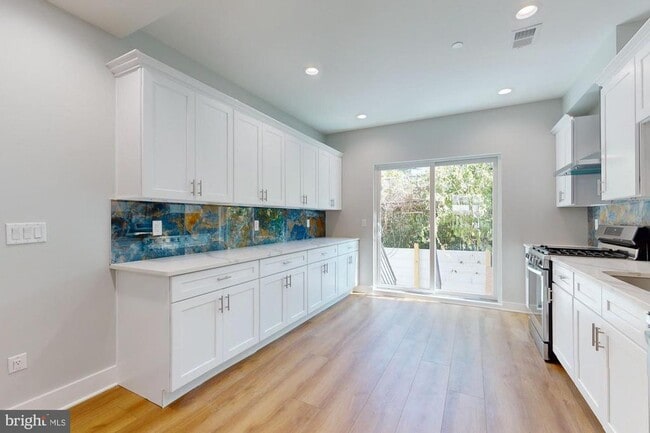 Building Photo - 511 N Paxon St