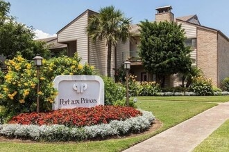 Building Photo - 7030 N Holiday Dr