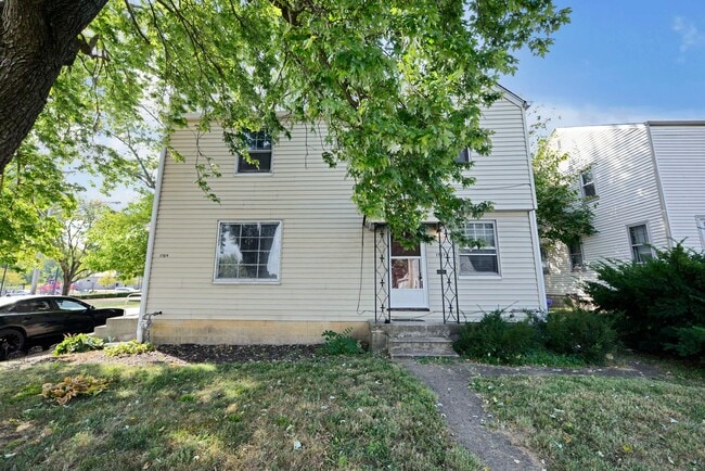 Building Photo - 1757-1759-1759 E Frankfort St