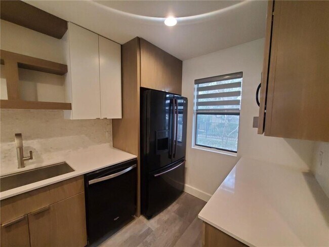 Building Photo - 1135 Barton Hills Dr