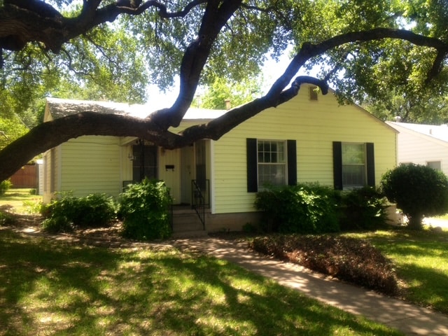 Building Photo - 2108 W Lotus Ave