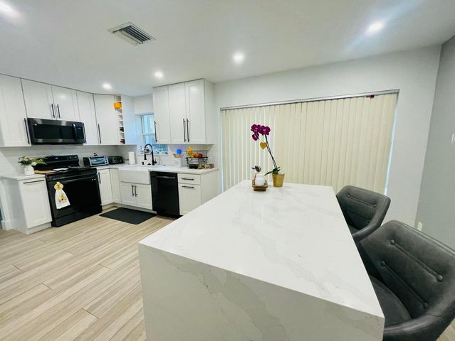 Foto del edificio - 4231 NW 1st Dr