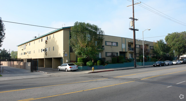 Building Photo - 14656 Saticoy St