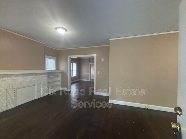 Foto del edificio - 22 Pinehurst Ave