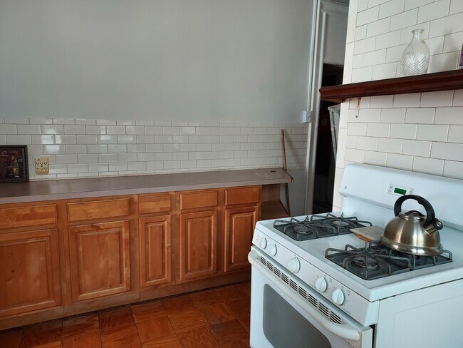 Building Photo - 380 Ege Ave