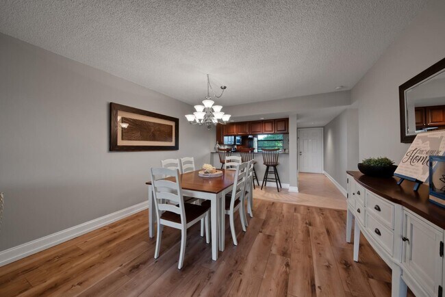 Building Photo - 6121 Balboa Cir