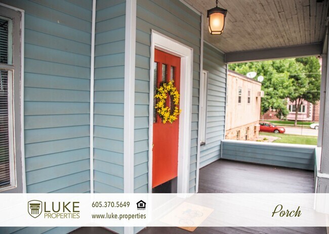 Building Photo - 3 bedroom rental home with historic charm