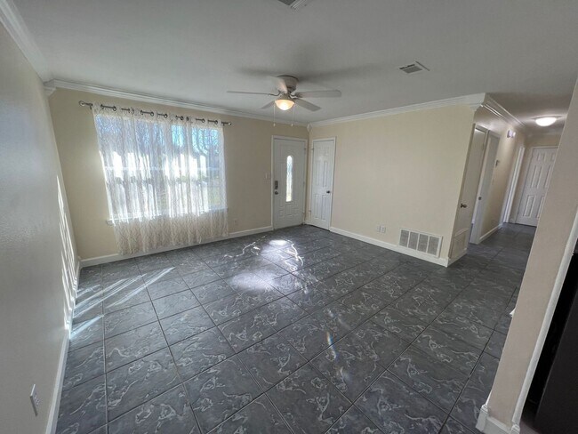 Building Photo - Gulf Breeze - 4 Bedroom,2.5 Bathroom w/ pool