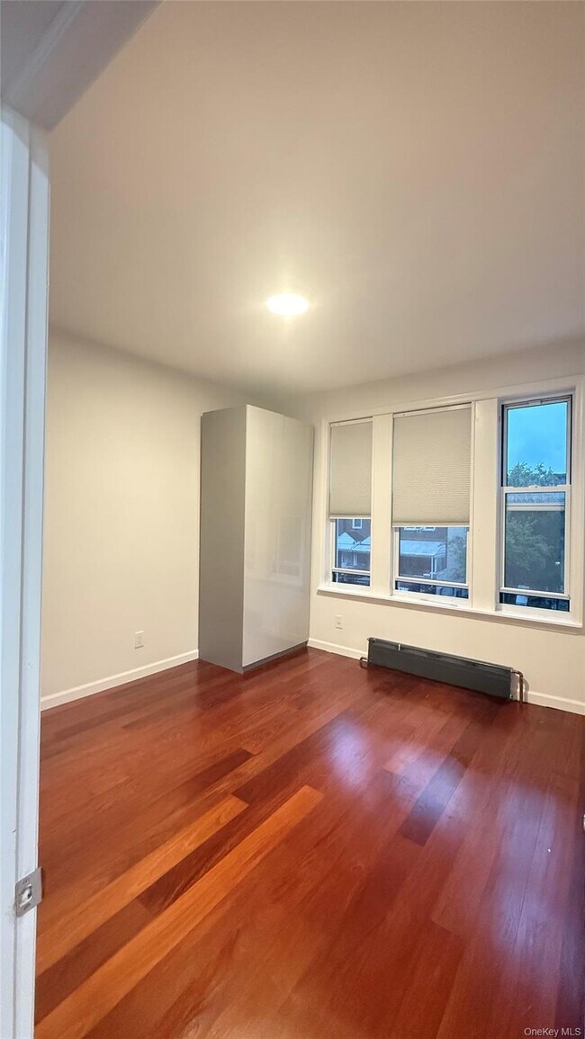 Foto del edificio - 50-35 42nd St