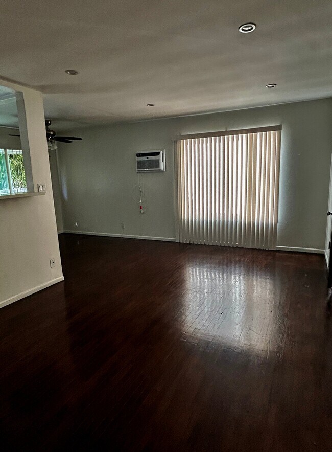 Foto del edificio - 1231 N Formosa Ave