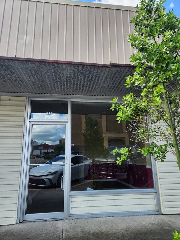 Primary Photo - 111 E Green St
