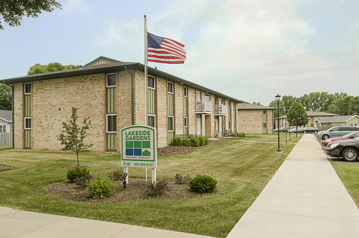 Primary Photo - Lakeside Gardens Apartments