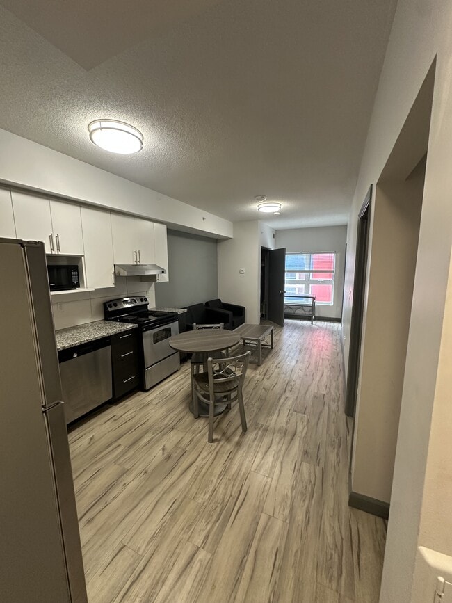 Building Photo - 258C-258C Sunview St