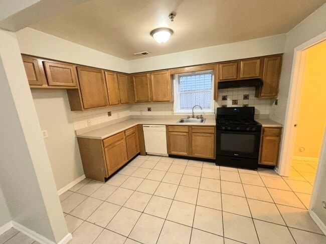 Photo - 132 Fabyan Pl House
