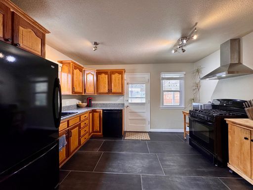 Building Photo - Furnished 3 Bedroom / 1 Bath – Available Now (3+ Month Stay) Prime Location Near Old Town Arvada!