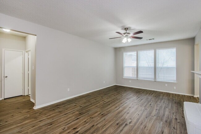 Building Photo - 413 Chestnut Ln