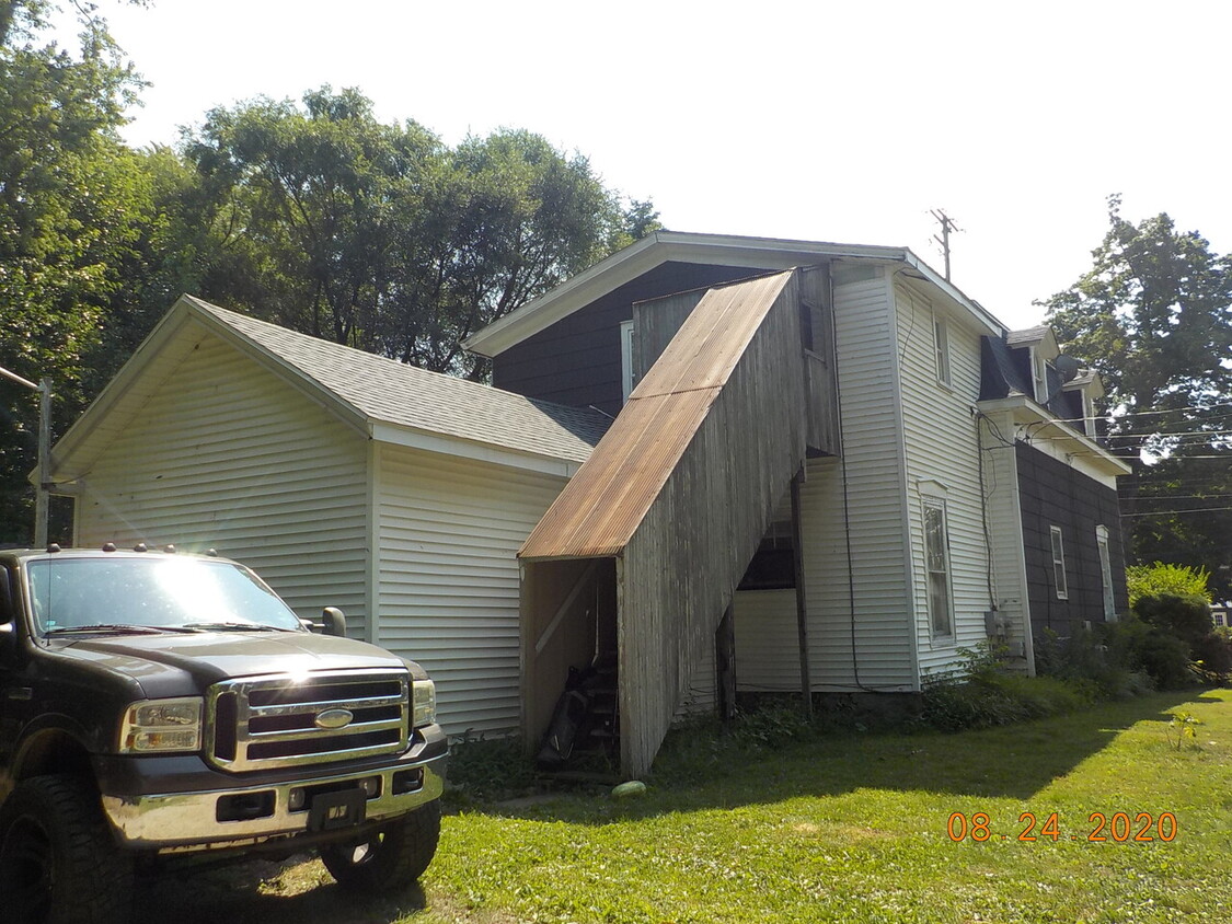 Building Photo - BURR OAK 2 UNIT