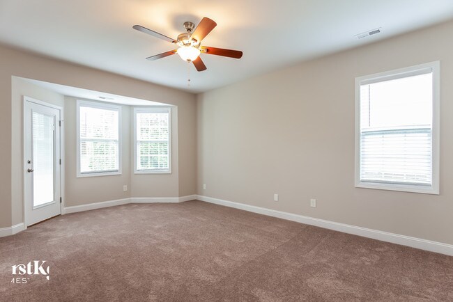 Foto del edificio - 129 Cloister Ln