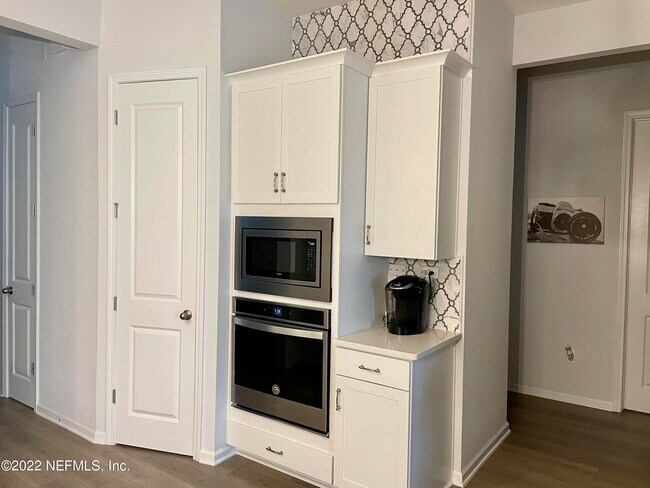 Foto del edificio - 234 Willow Lake Dr