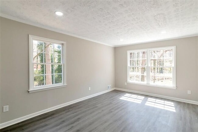 Building Photo - 4620 Central Dr