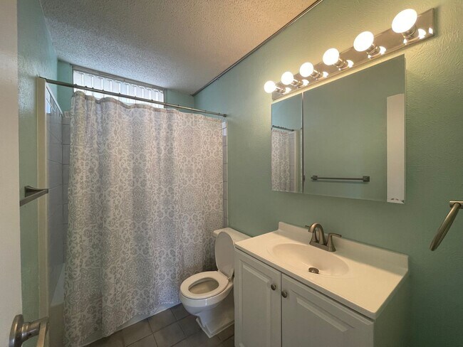 Building Photo - $2400 NORTHBROOK-MELEMANU WOODLANDS 2BR/1B...